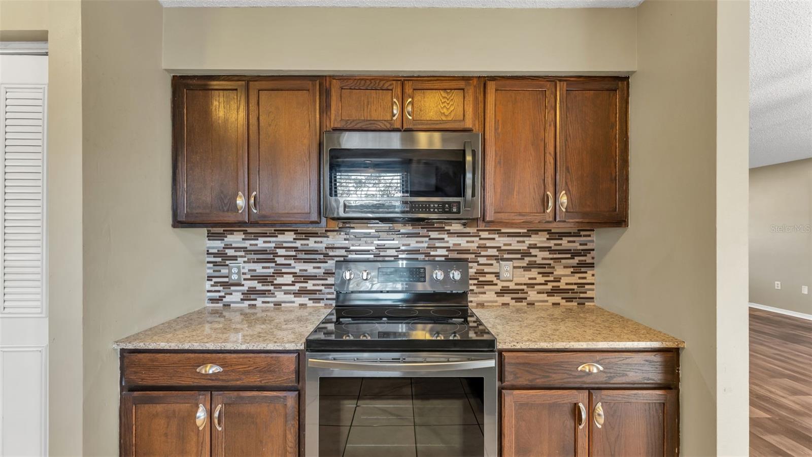 Image 13 of 46 For 4036 Hollyhead Circle S