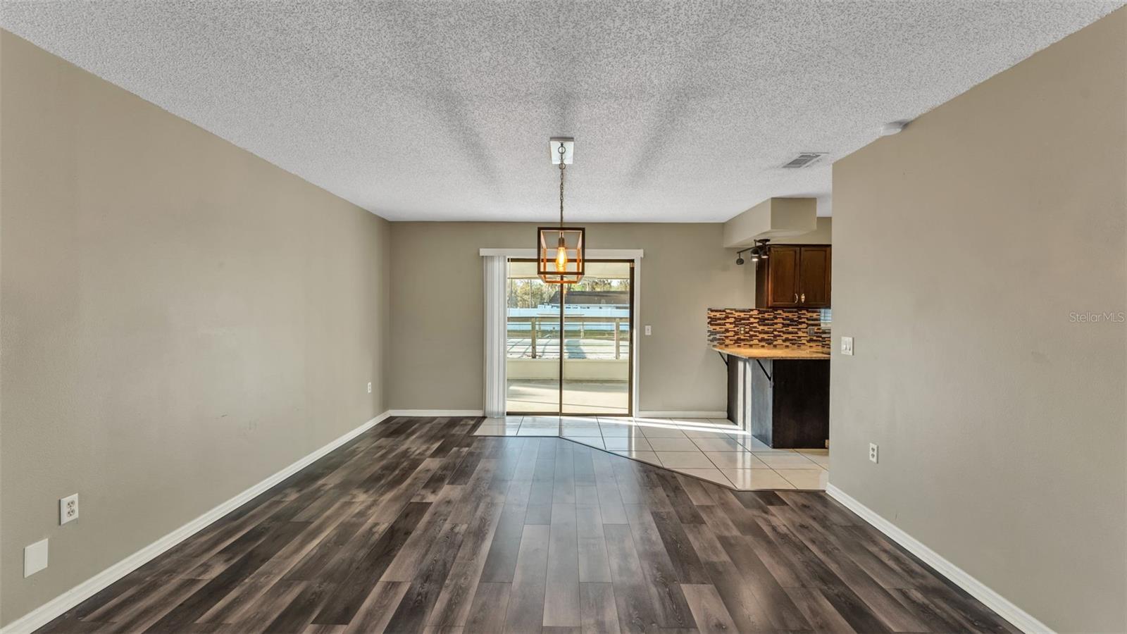 Image 16 of 46 For 4036 Hollyhead Circle S