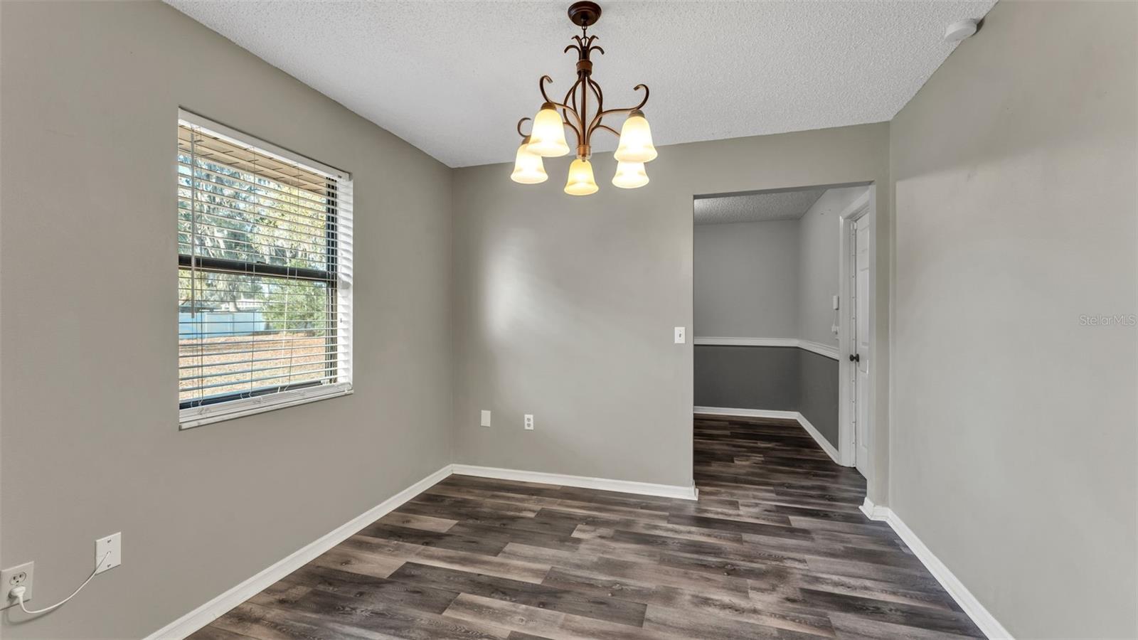 Image 21 of 46 For 4036 Hollyhead Circle S