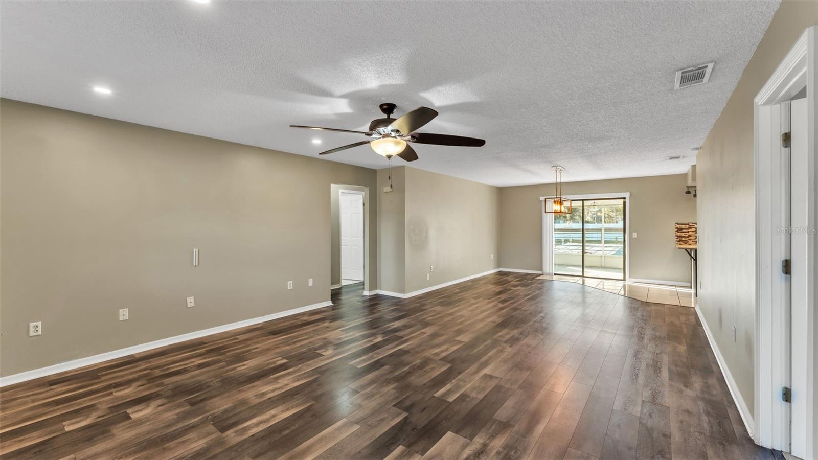 Image 22 of 46 For 4036 Hollyhead Circle S