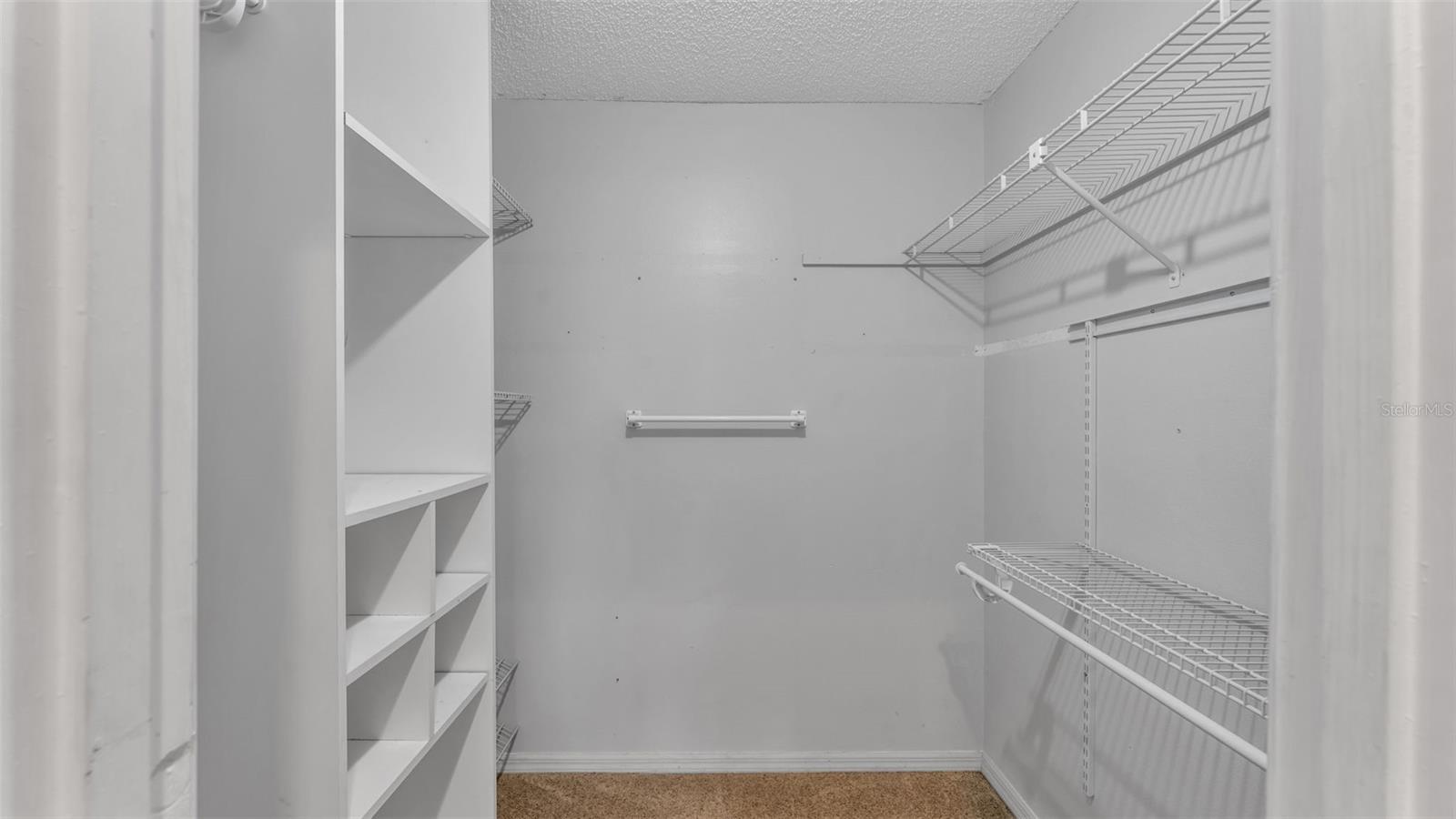 Image 23 of 46 For 4036 Hollyhead Circle S