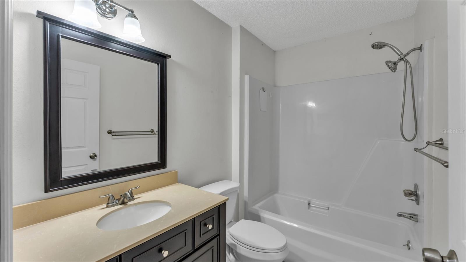 Image 25 of 46 For 4036 Hollyhead Circle S