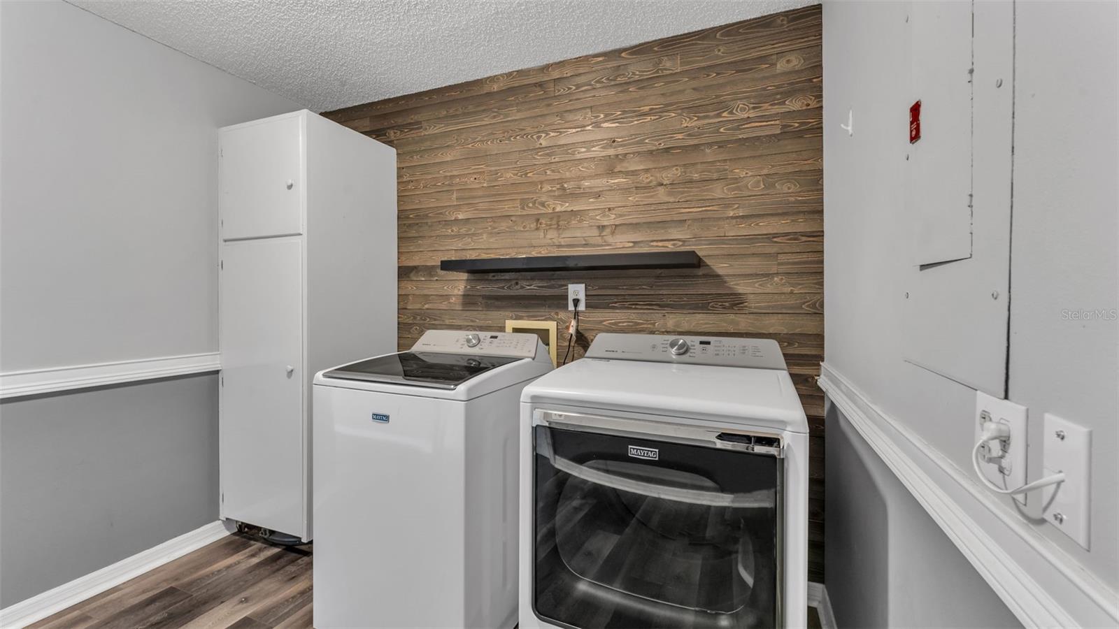 Image 27 of 46 For 4036 Hollyhead Circle S