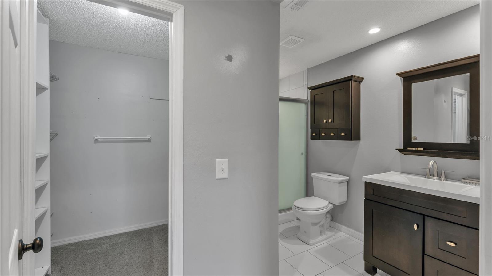 Image 31 of 46 For 4036 Hollyhead Circle S