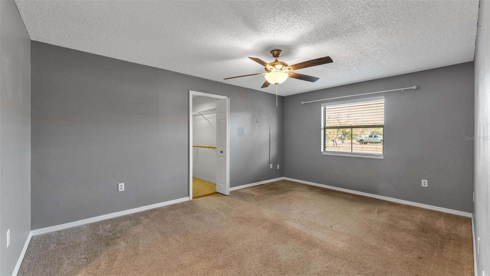 Image 32 of 46 For 4036 Hollyhead Circle S