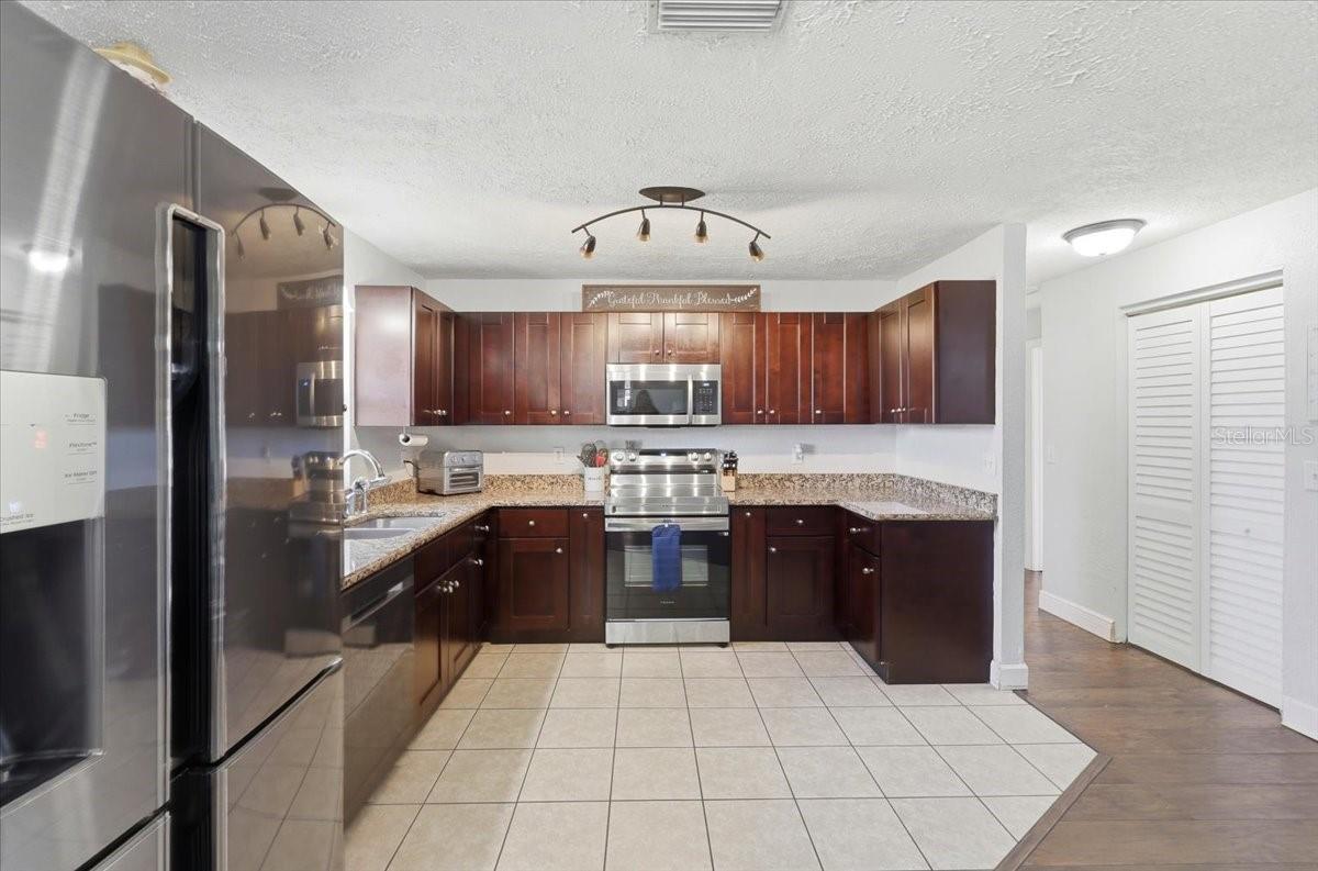 Image 11 of 34 For 901 Trapnell Road