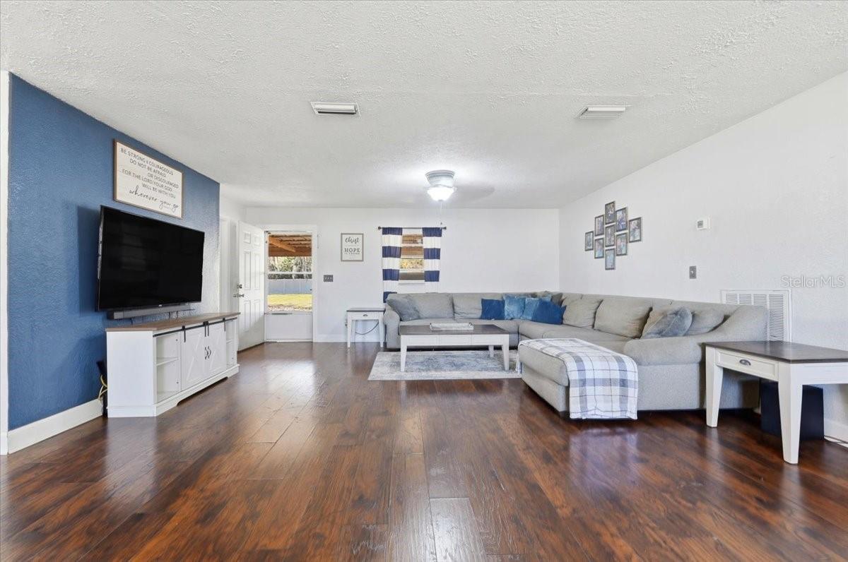 Image 8 of 34 For 901 Trapnell Road