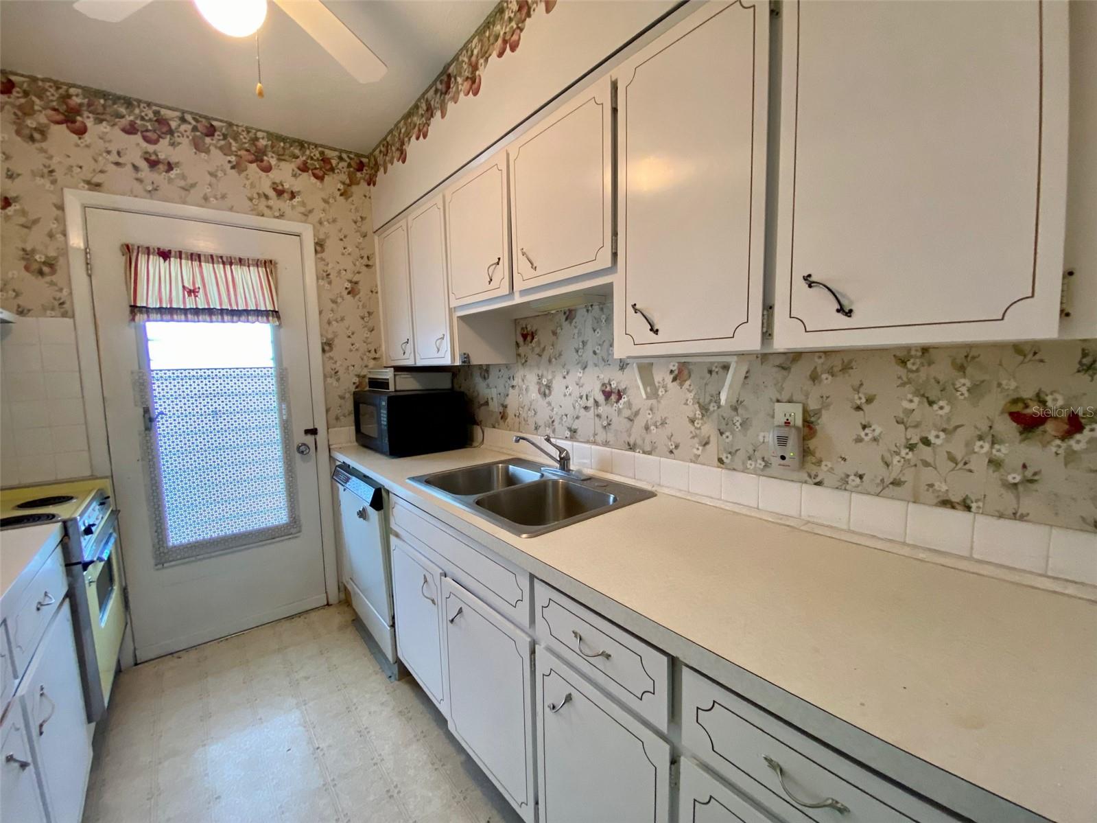 Image 37 of 43 For 1700 6th Street Nw A37