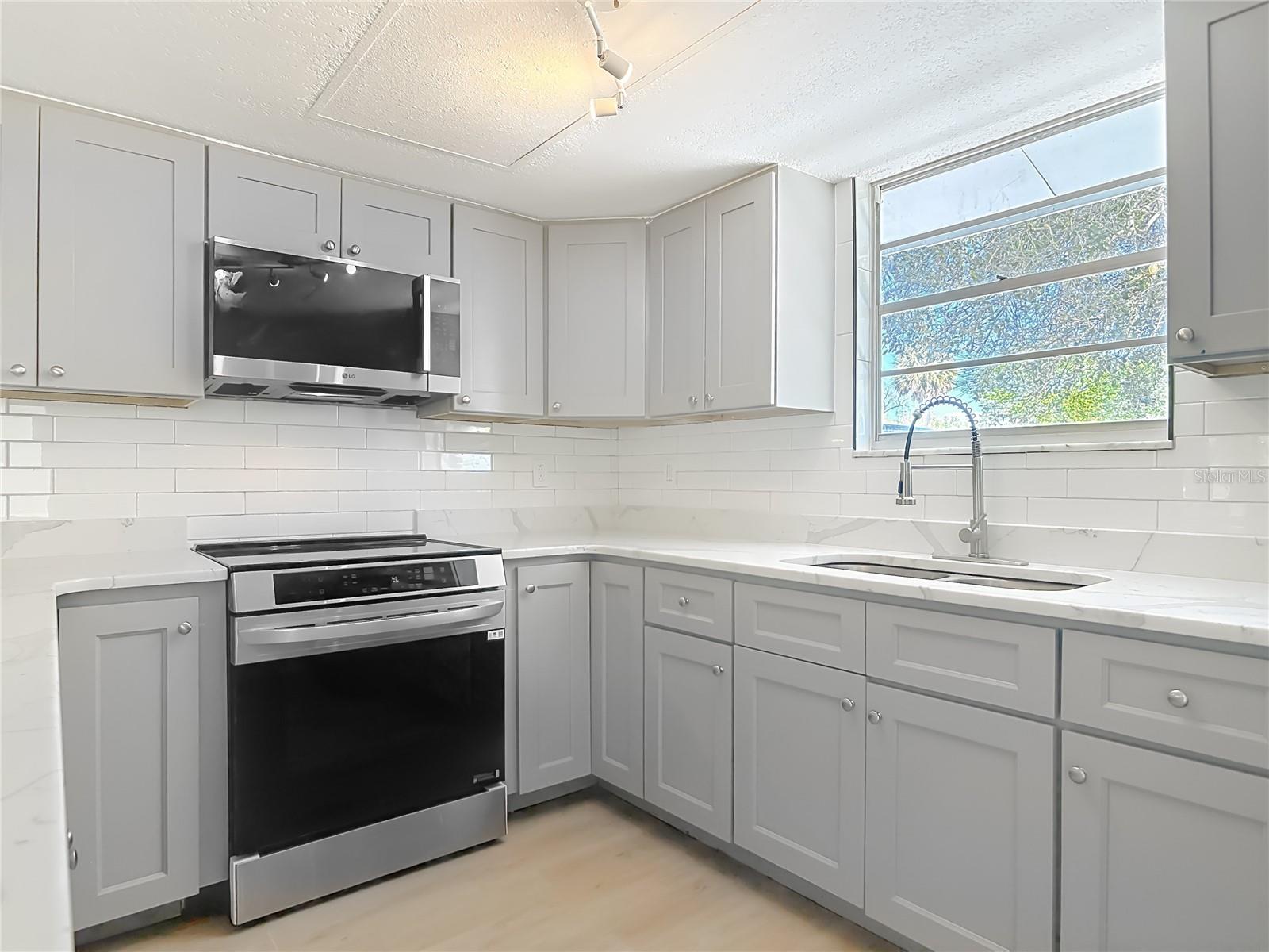 Image 11 of 47 For 2280 Green Street