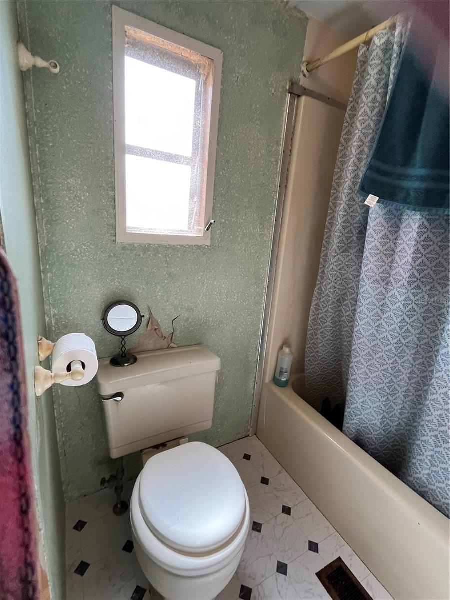 Image 28 of 36 For 3535 King Court