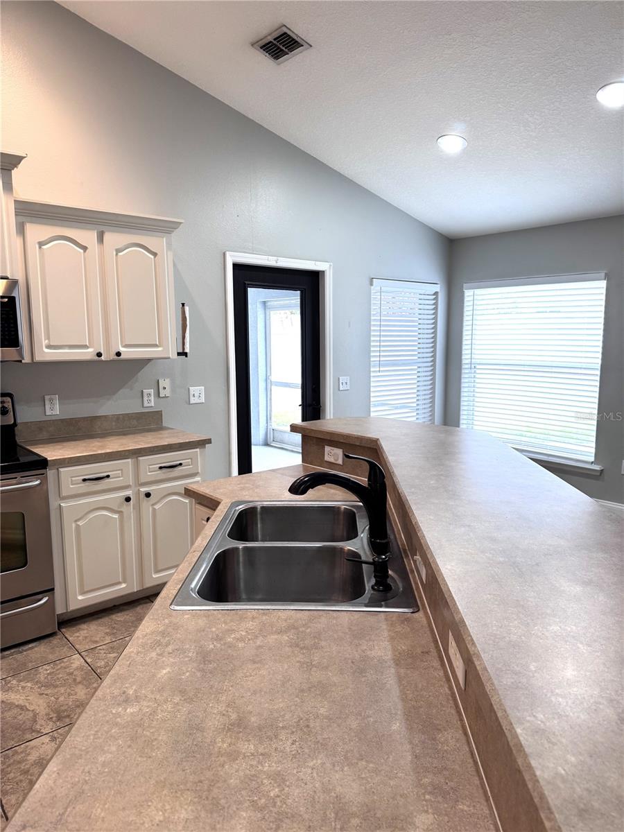 Image 11 of 39 For 2616 Hickory View Loop