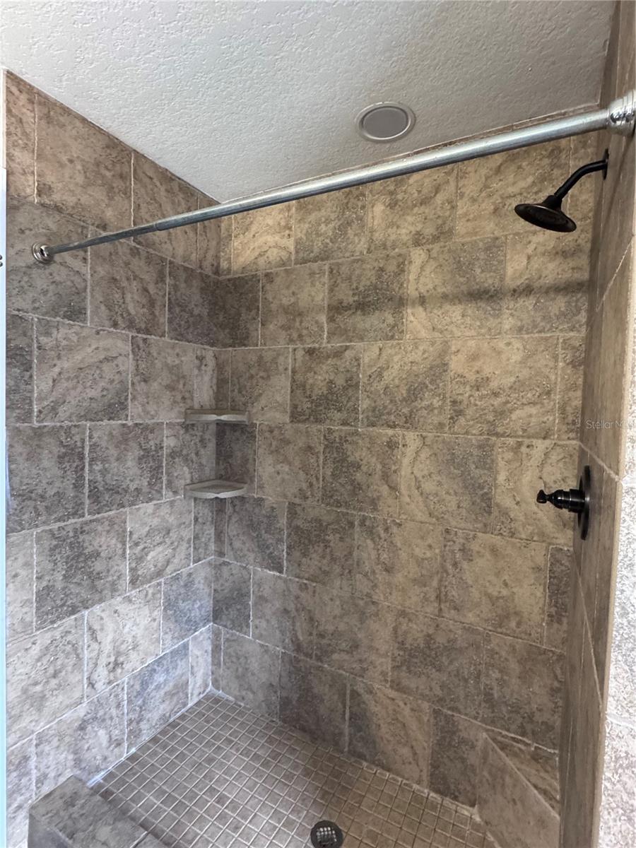 Image 29 of 39 For 2616 Hickory View Loop