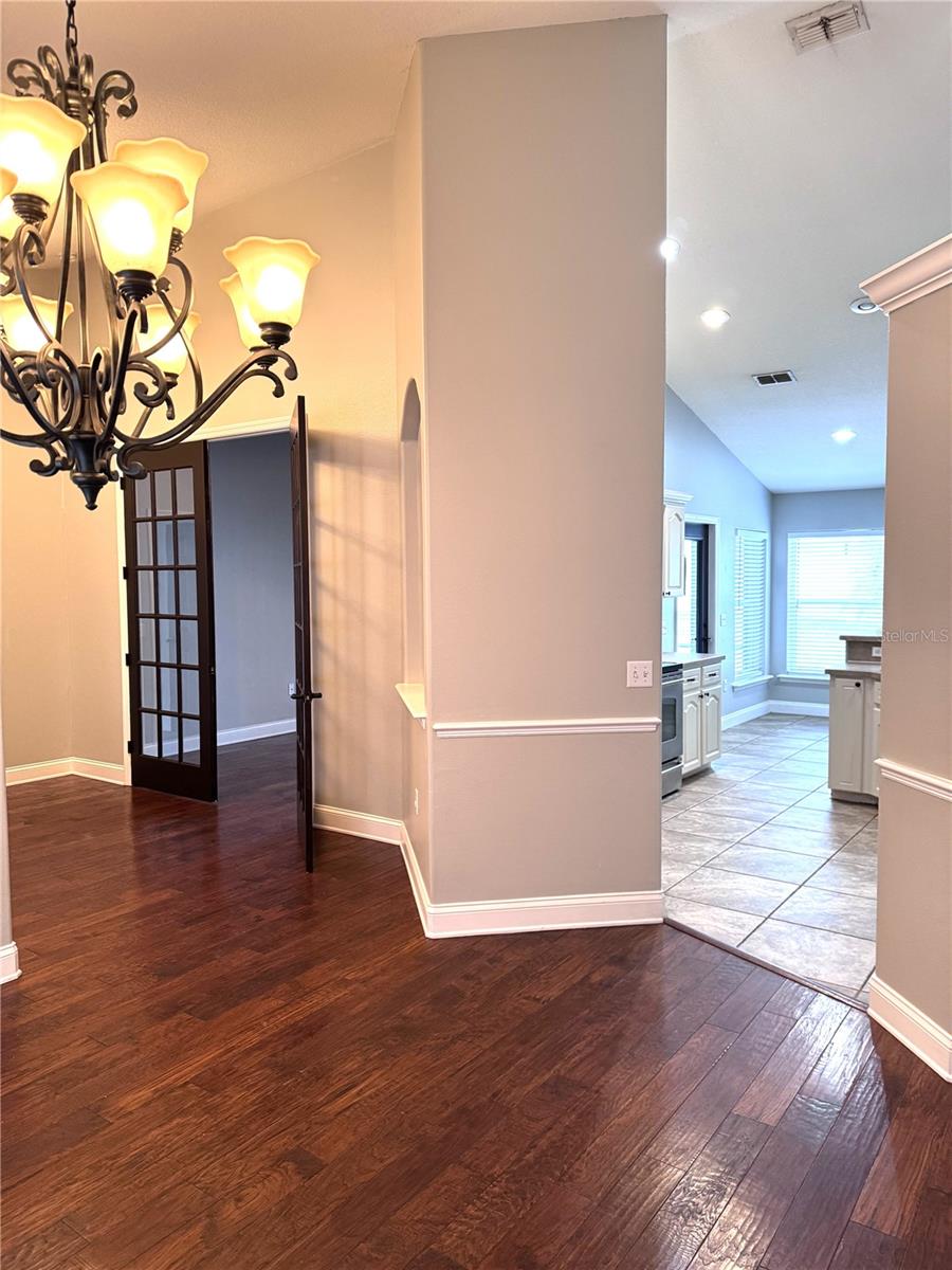 Image 8 of 39 For 2616 Hickory View Loop