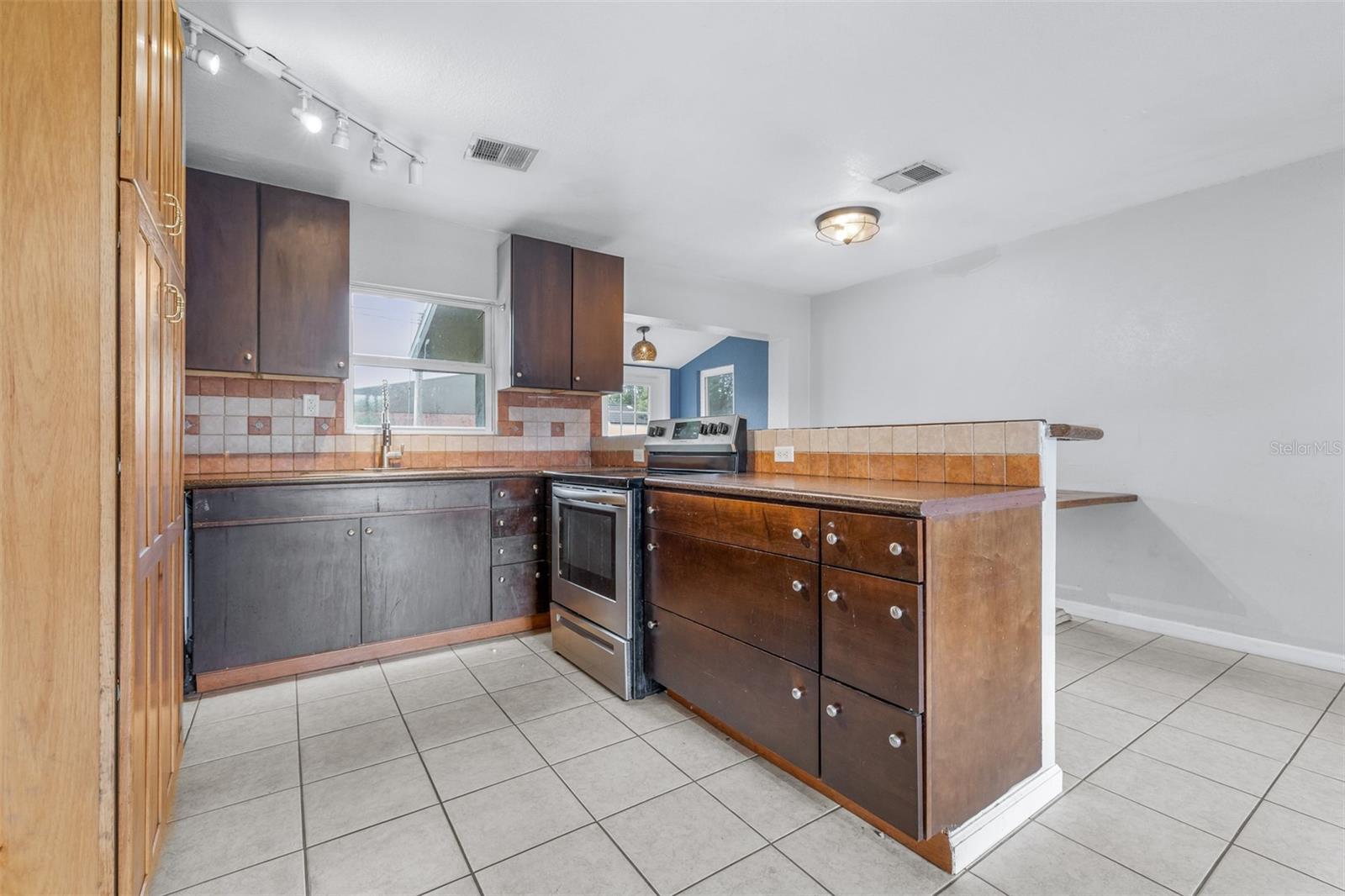 Image 10 of 27 For 2584 Edmond Circle