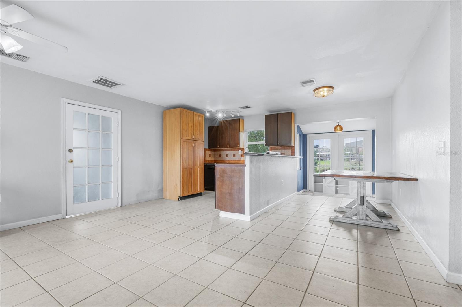 Image 4 of 27 For 2584 Edmond Circle