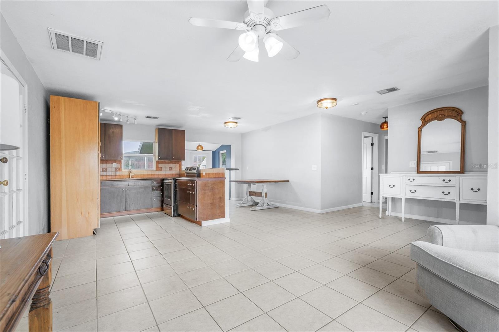 Image 5 of 27 For 2584 Edmond Circle