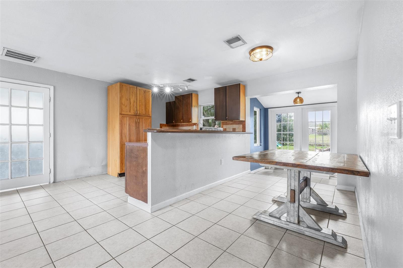 Image 8 of 27 For 2584 Edmond Circle