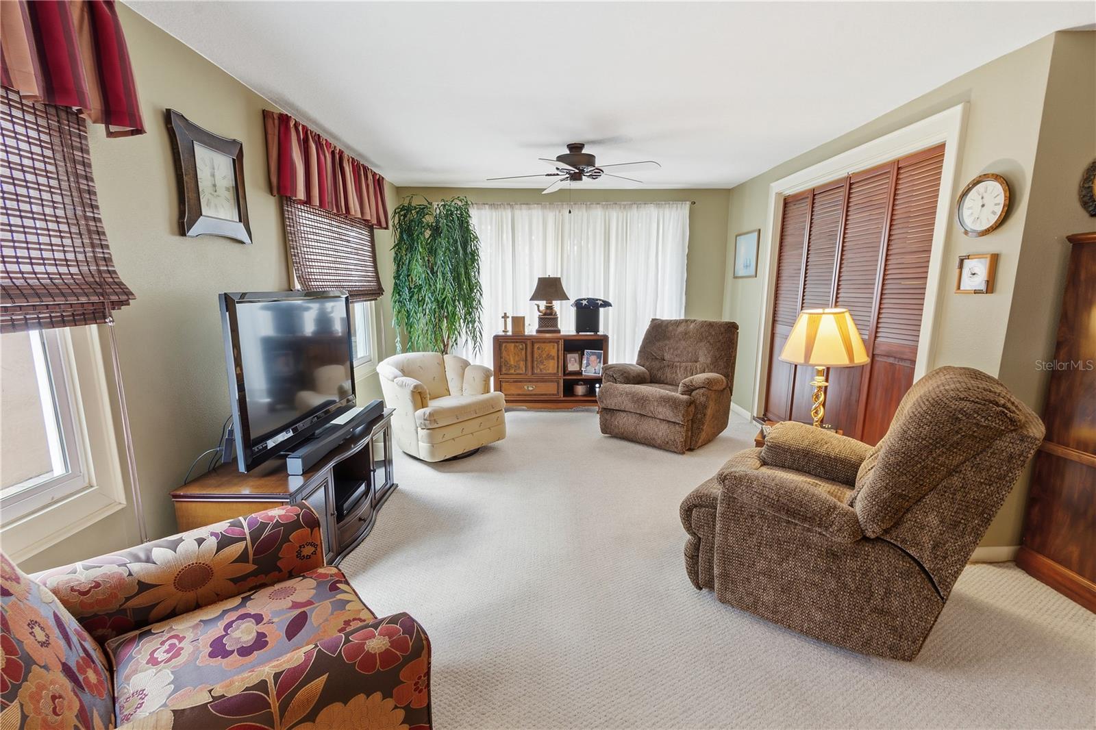 Image 10 of 43 For 111 Las Flores