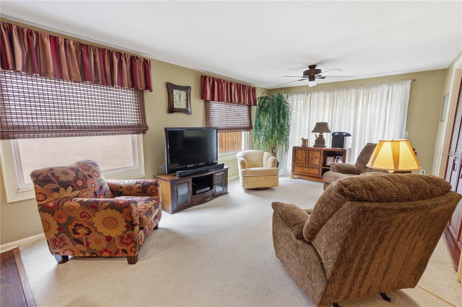 Image 11 of 43 For 111 Las Flores