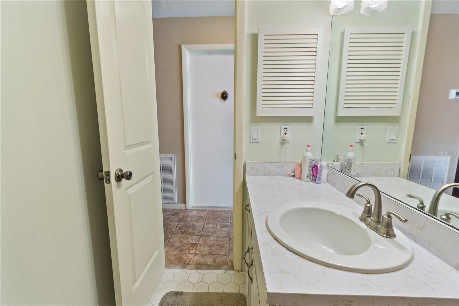 Image 18 of 43 For 111 Las Flores