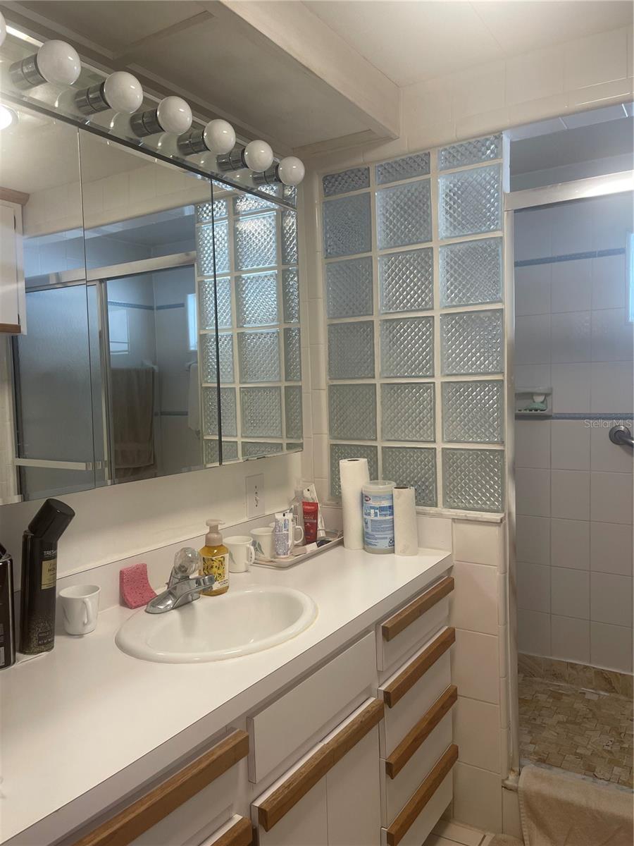 Image 5 of 21 For 501 Oak Ridge E