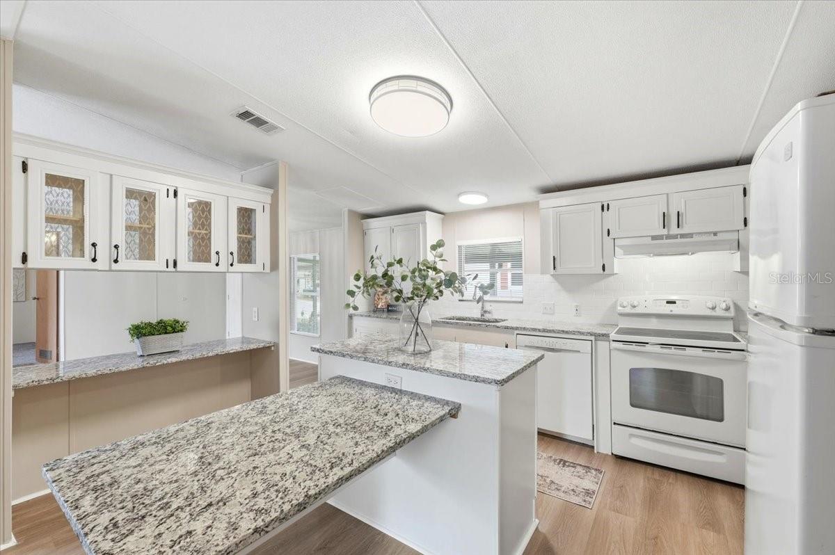 Image 10 of 38 For 436 Oak Ridge W