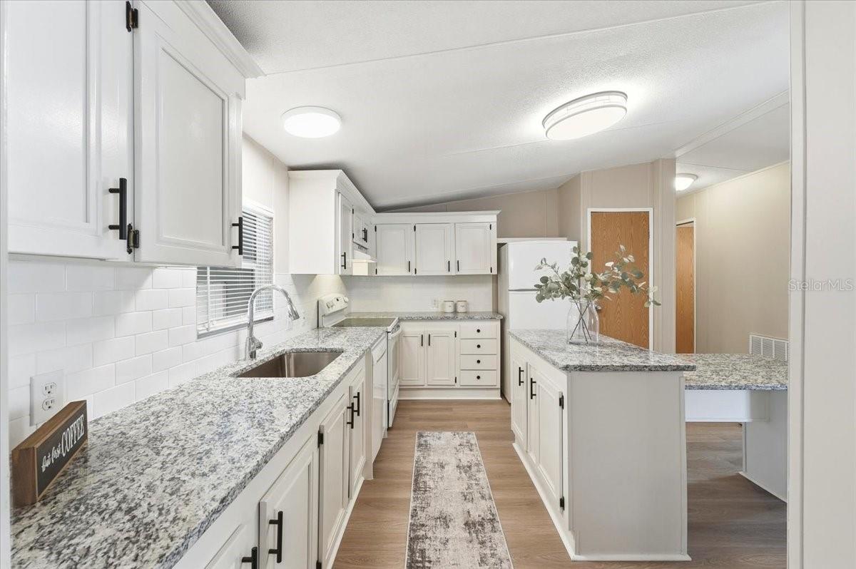 Image 11 of 38 For 436 Oak Ridge W