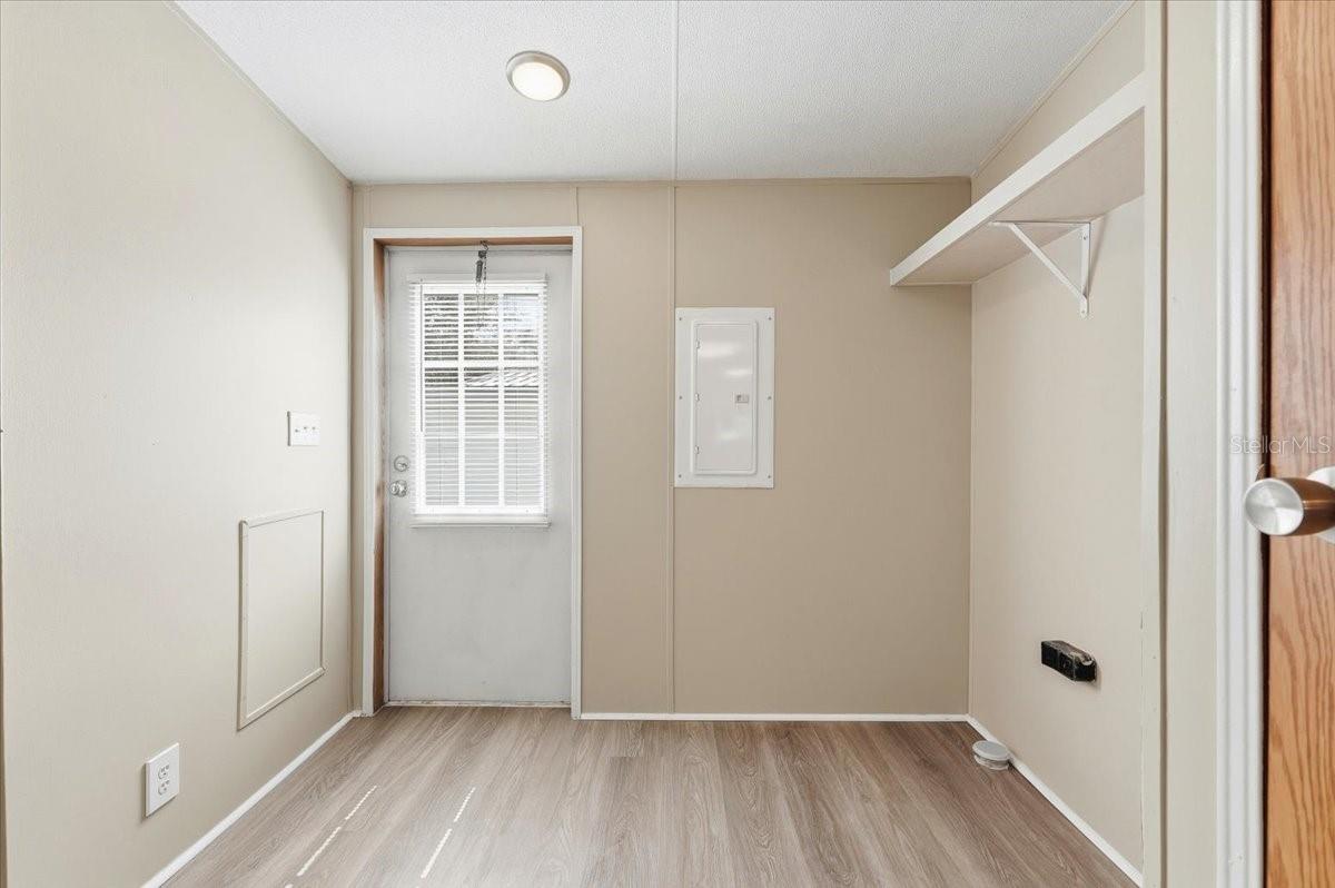 Image 12 of 38 For 436 Oak Ridge W