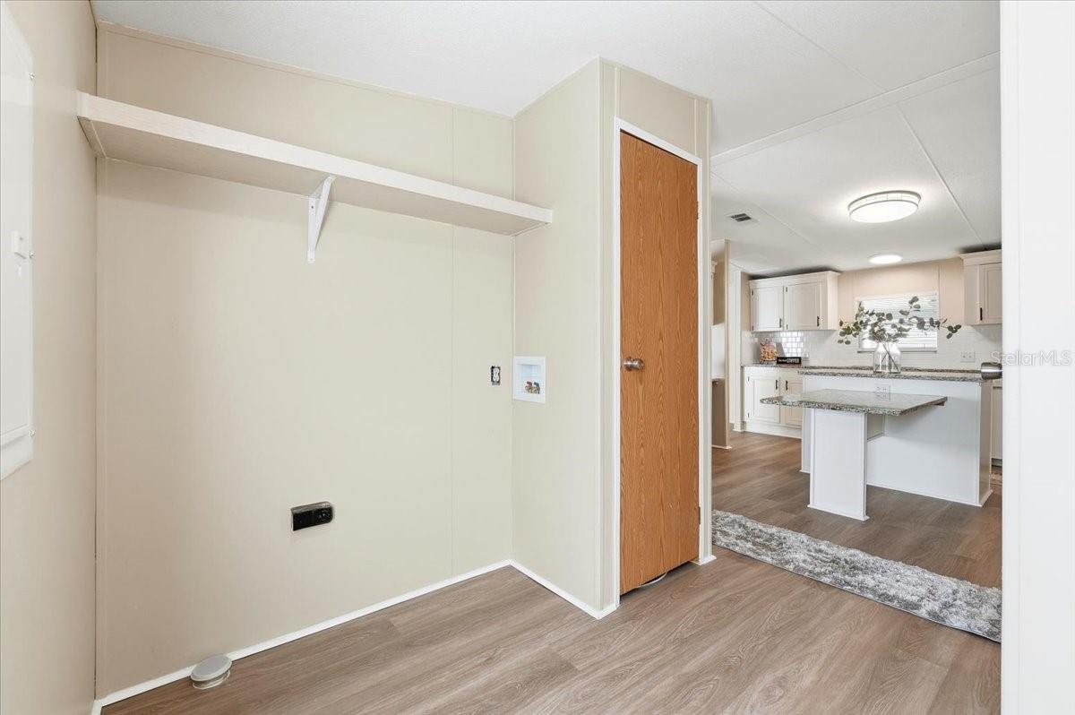 Image 13 of 38 For 436 Oak Ridge W