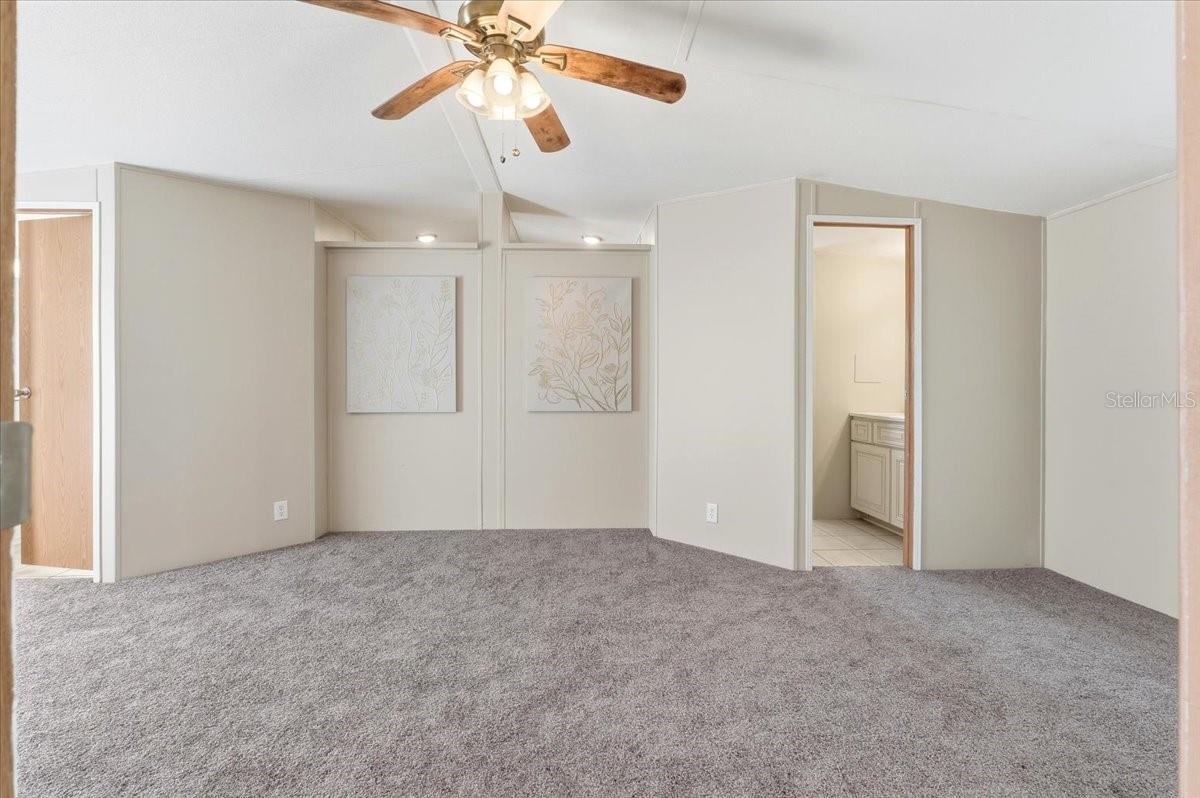 Image 15 of 38 For 436 Oak Ridge W