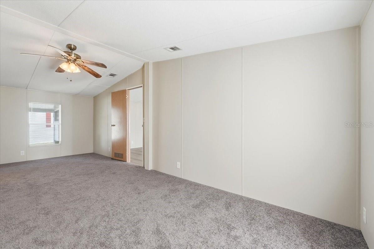 Image 16 of 38 For 436 Oak Ridge W