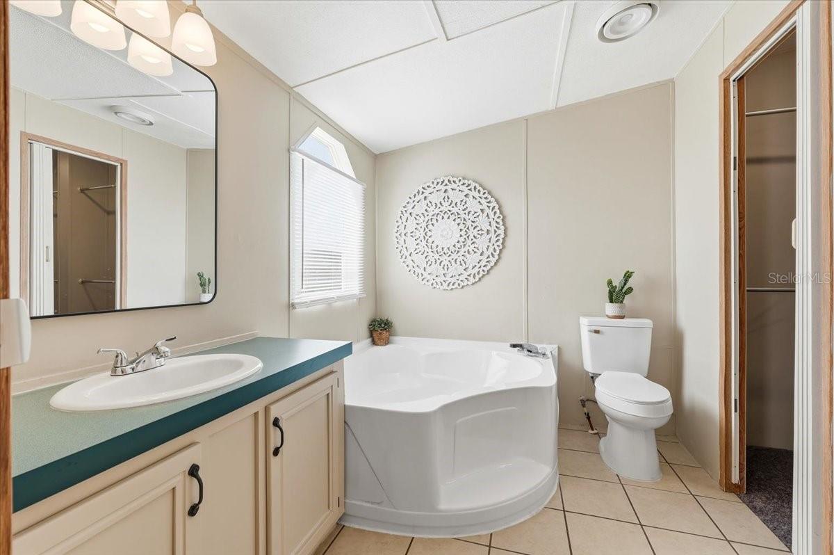 Image 18 of 38 For 436 Oak Ridge W