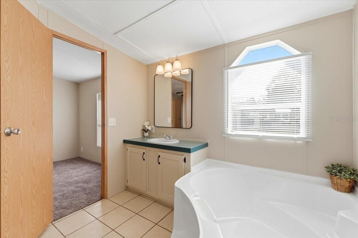 Image 19 of 38 For 436 Oak Ridge W