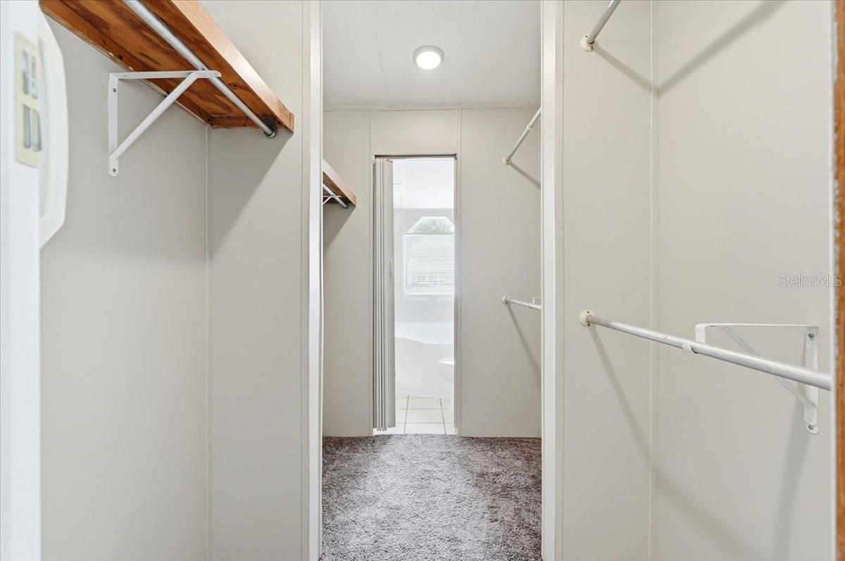 Image 22 of 38 For 436 Oak Ridge W