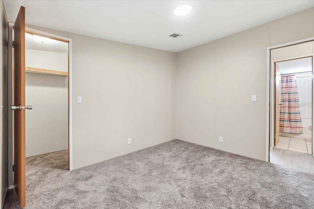 Image 26 of 38 For 436 Oak Ridge W