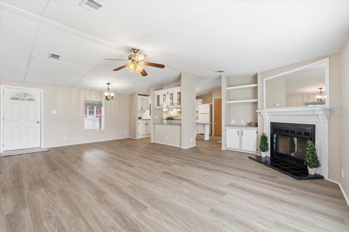 Image 3 of 38 For 436 Oak Ridge W