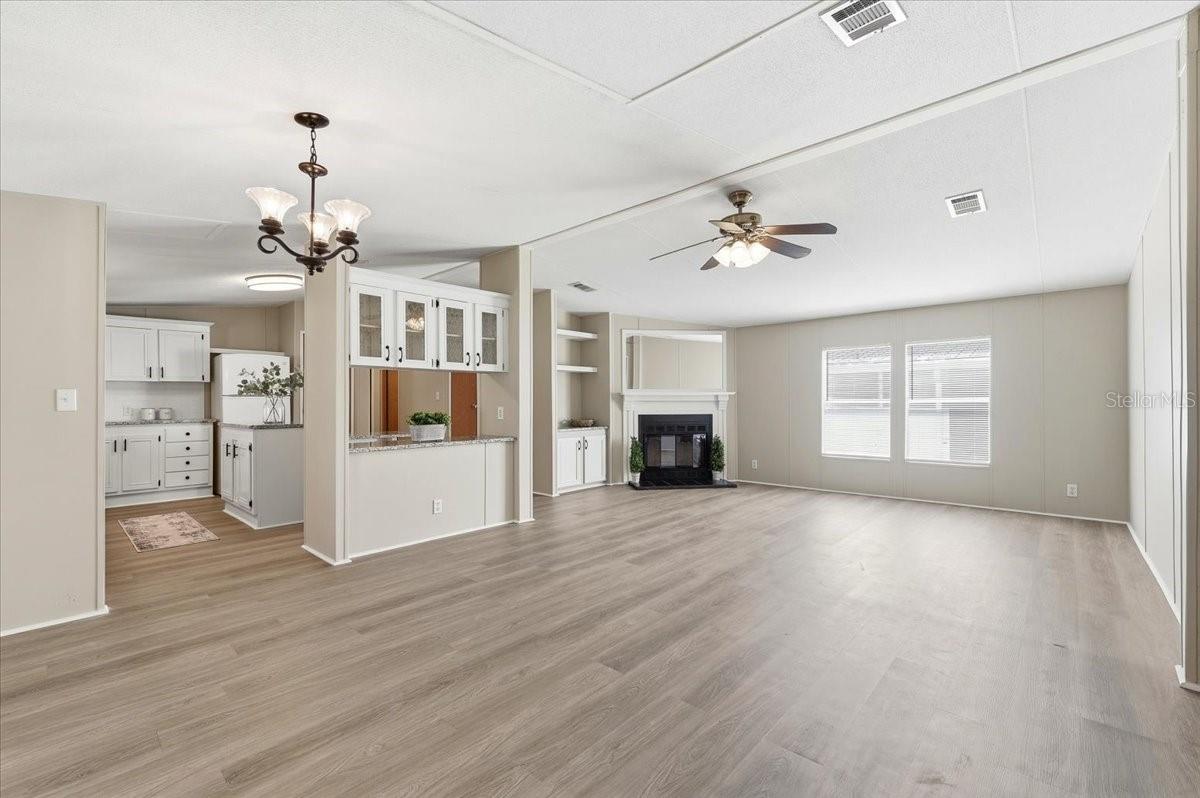 Image 5 of 38 For 436 Oak Ridge W