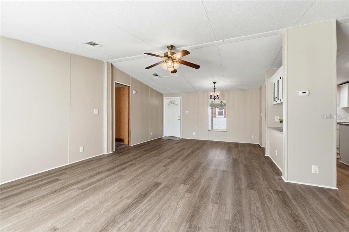 Image 6 of 38 For 436 Oak Ridge W