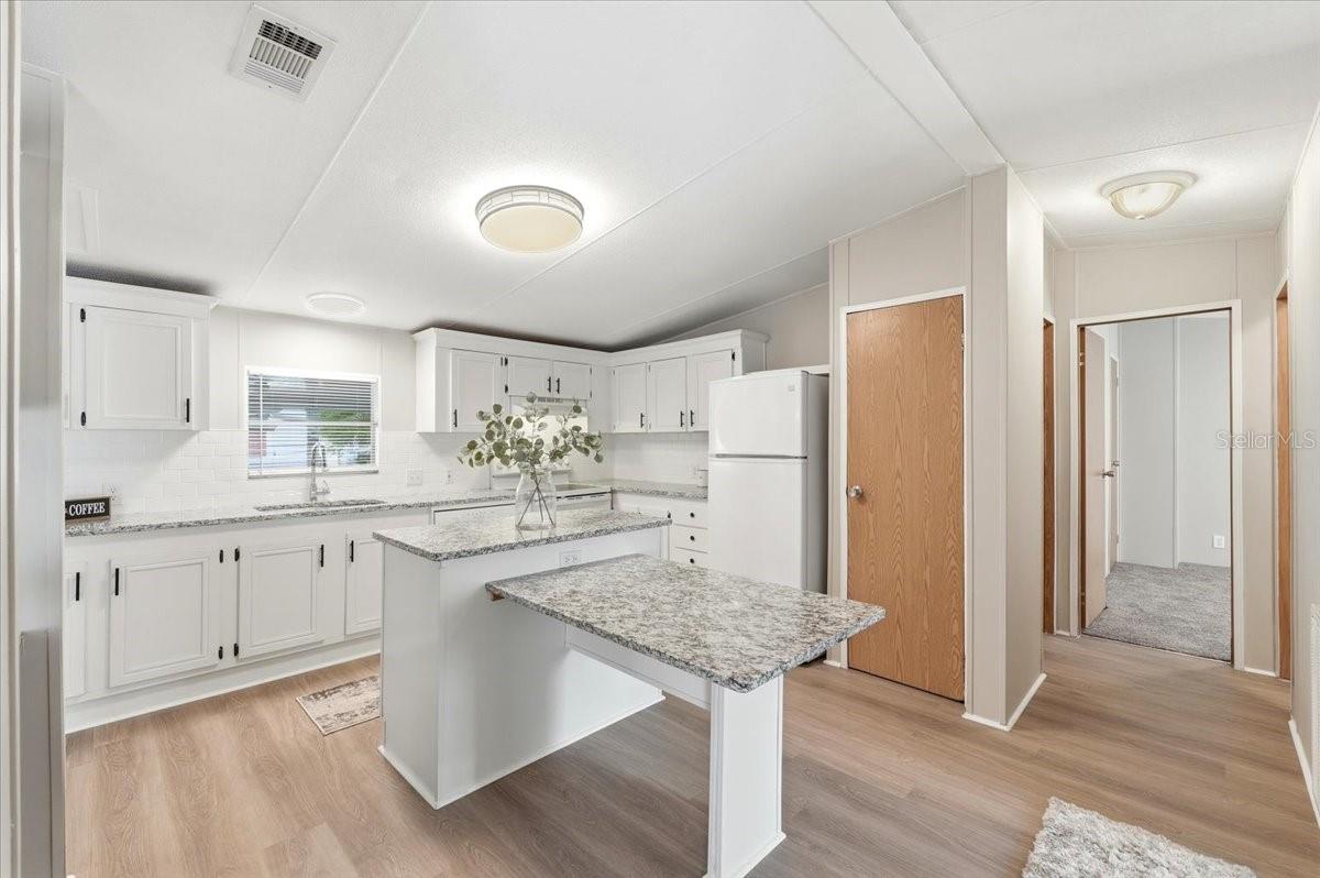 Image 8 of 38 For 436 Oak Ridge W