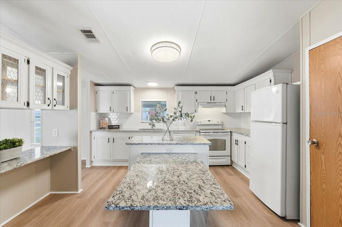 Image 9 of 38 For 436 Oak Ridge W