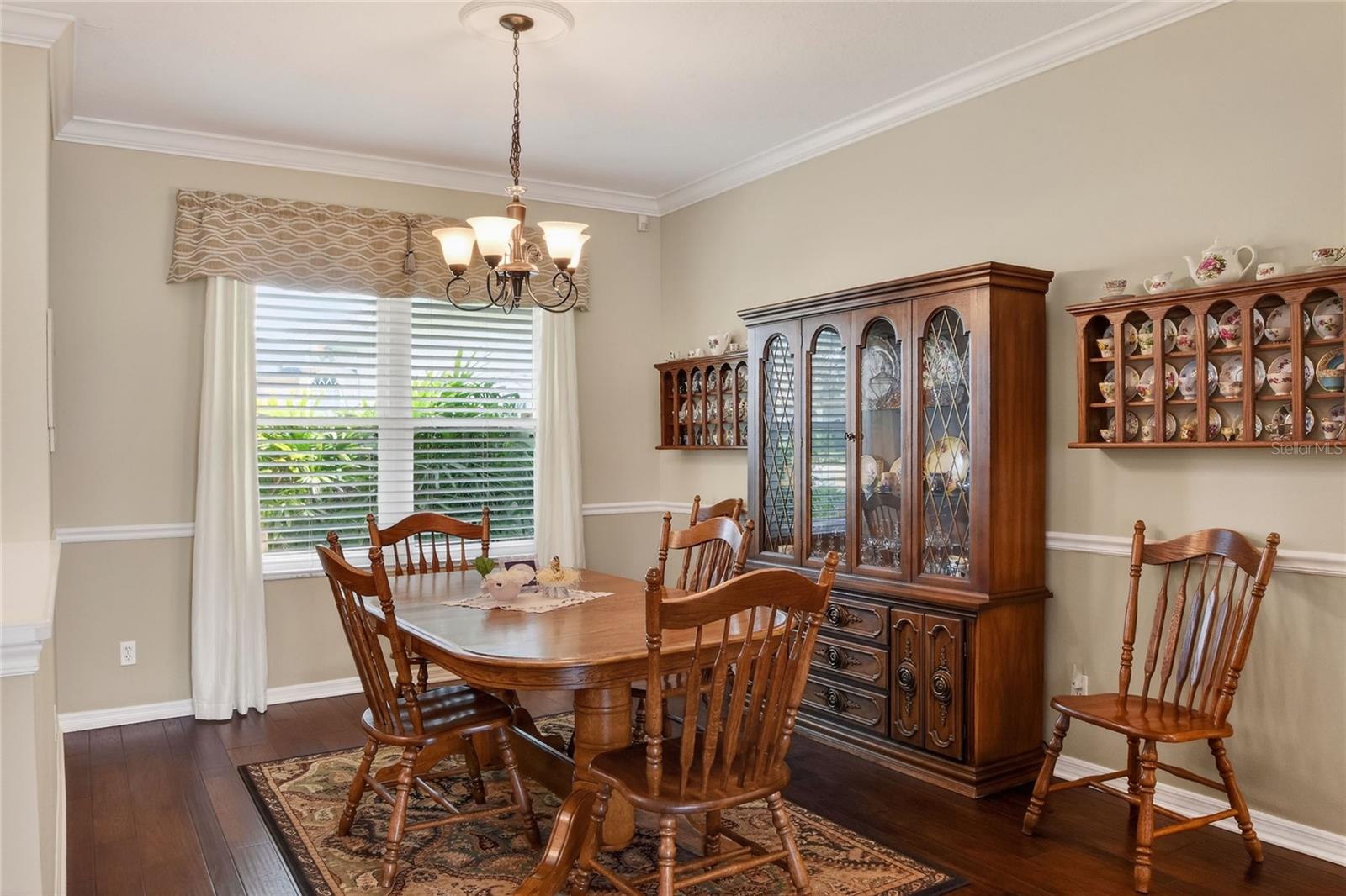 Image 10 of 76 For 858 Hanover Way