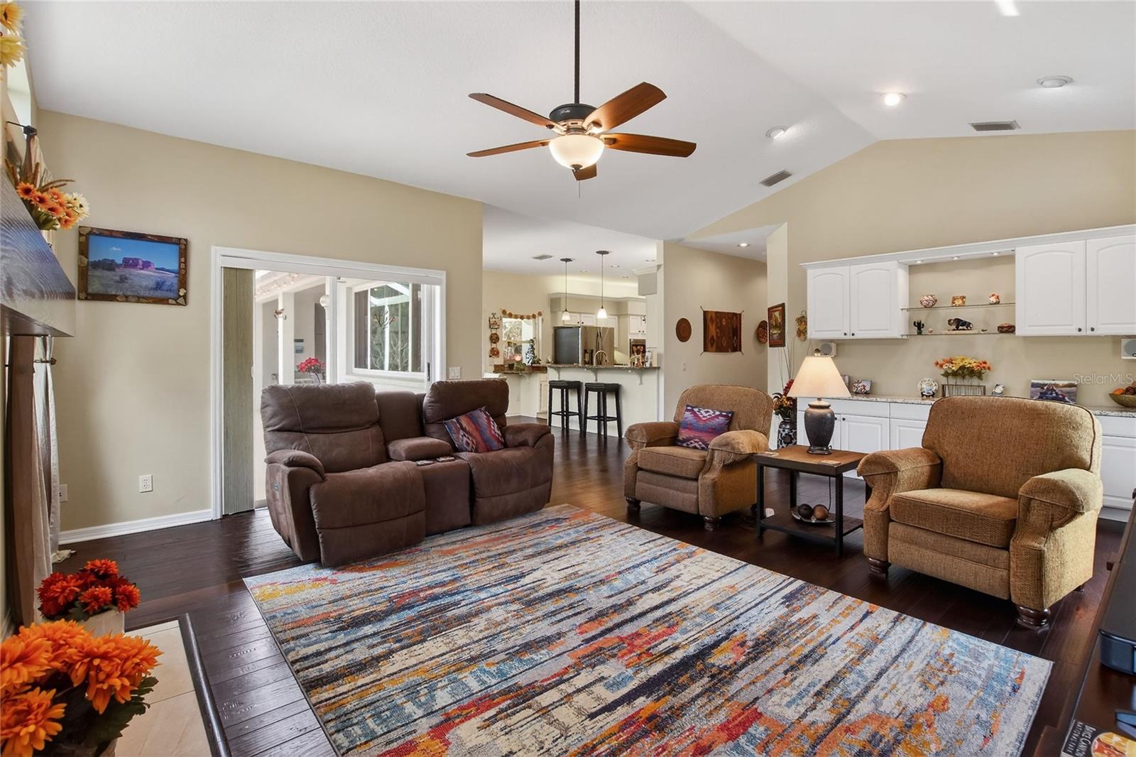 Image 17 of 76 For 858 Hanover Way