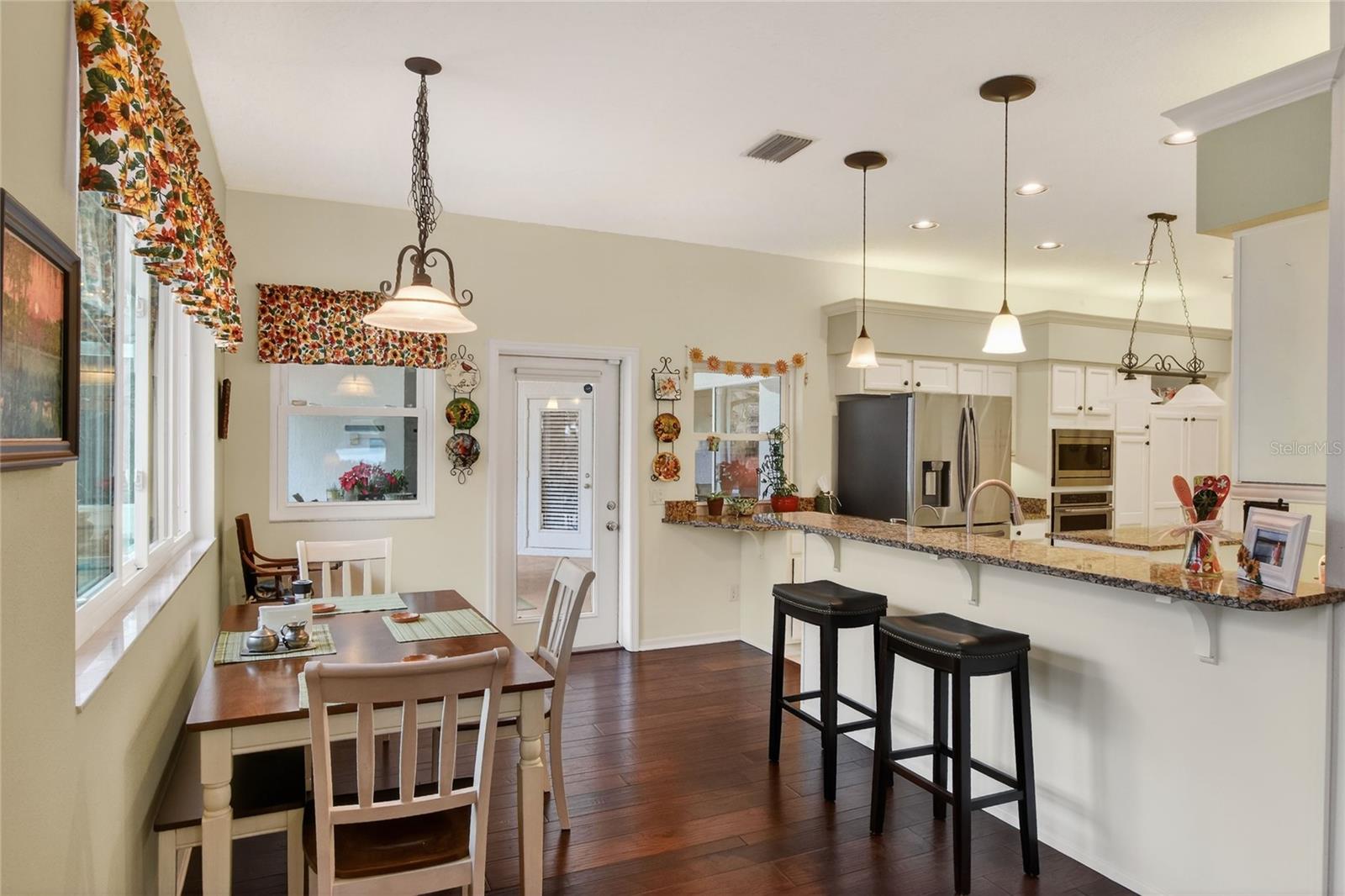 Image 18 of 76 For 858 Hanover Way