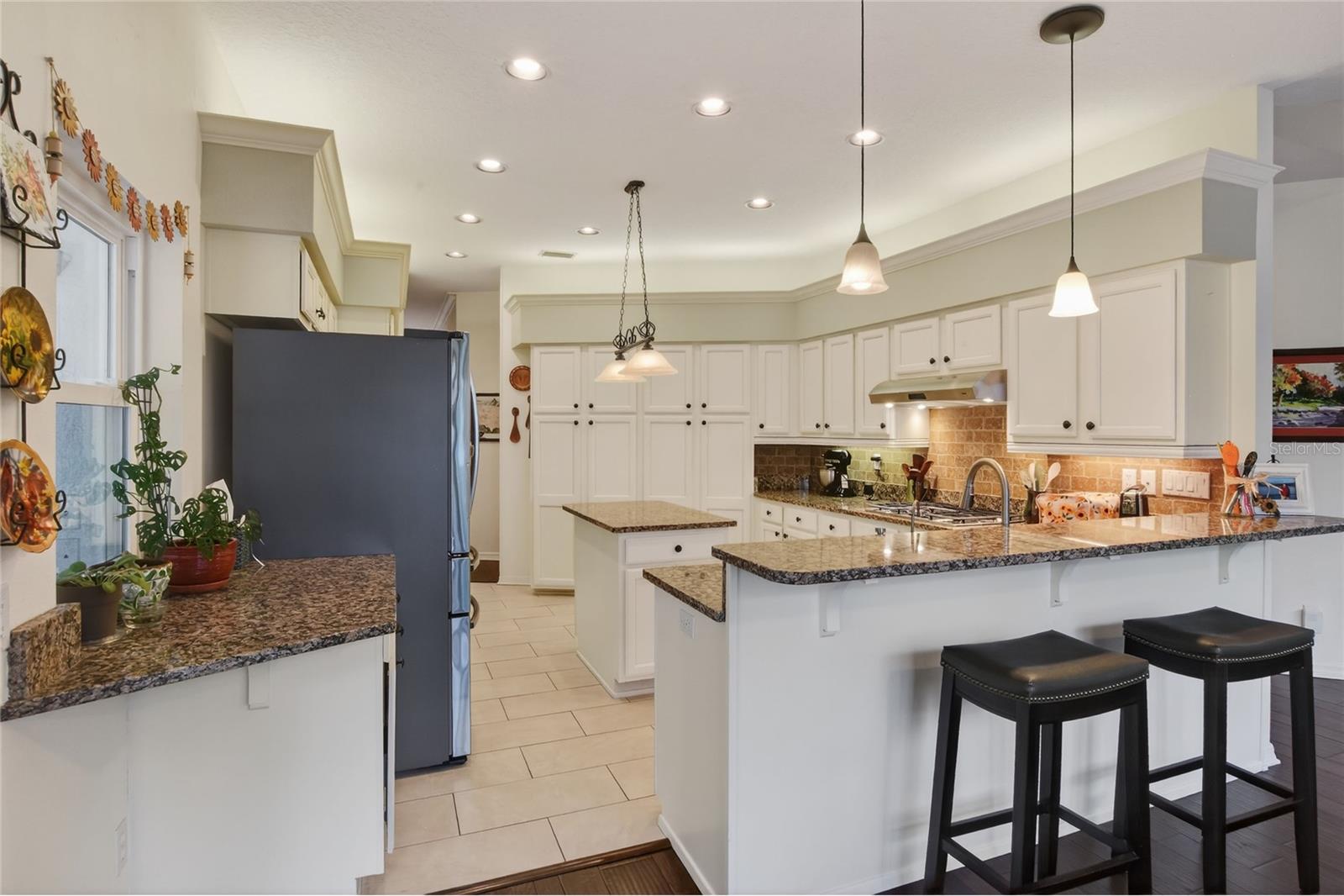 Image 20 of 76 For 858 Hanover Way