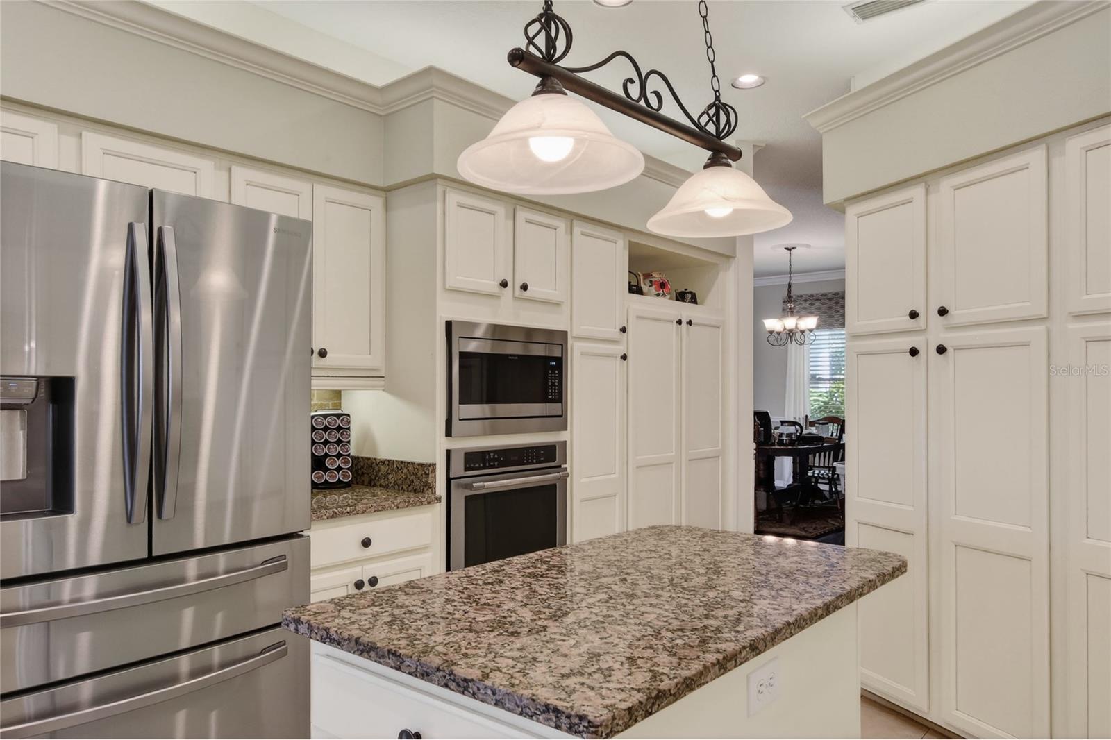 Image 22 of 76 For 858 Hanover Way