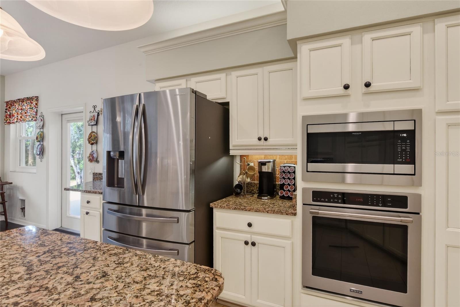 Image 24 of 76 For 858 Hanover Way