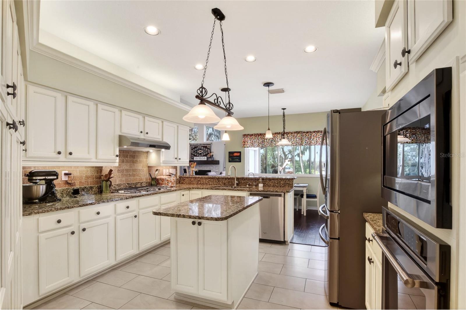 Image 25 of 76 For 858 Hanover Way