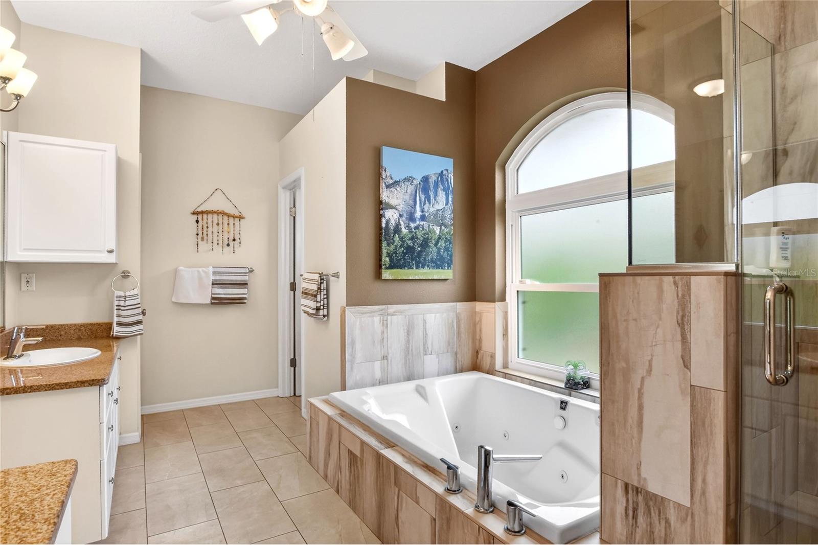 Image 29 of 76 For 858 Hanover Way