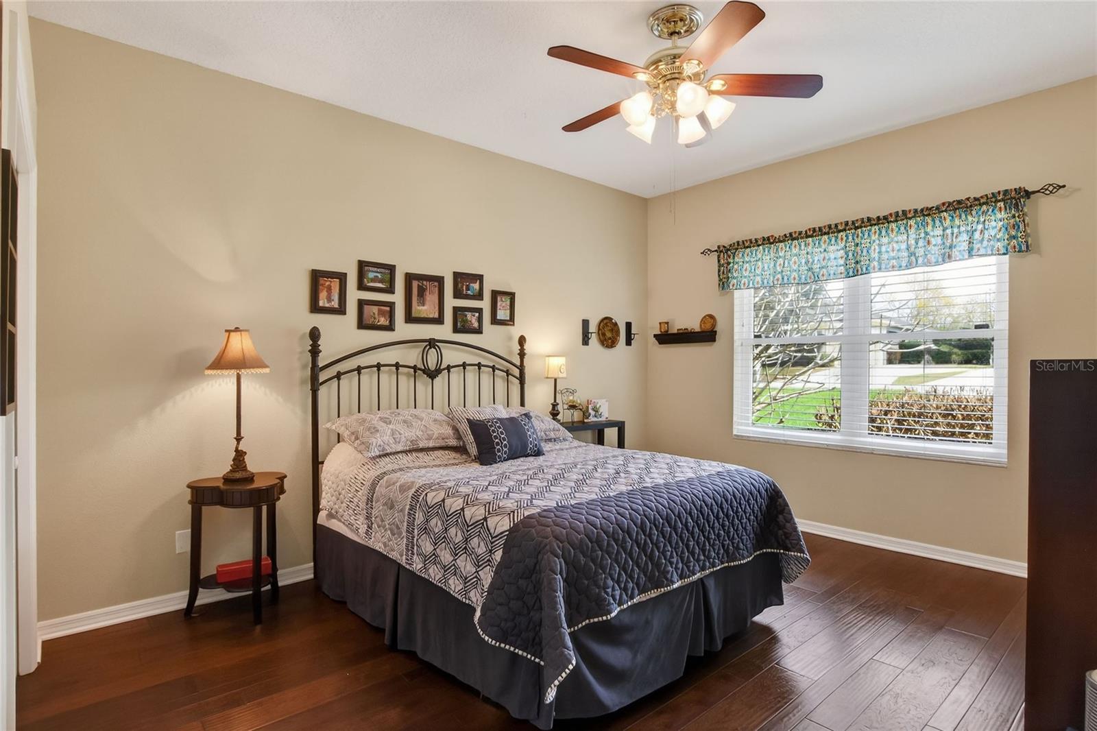 Image 33 of 76 For 858 Hanover Way