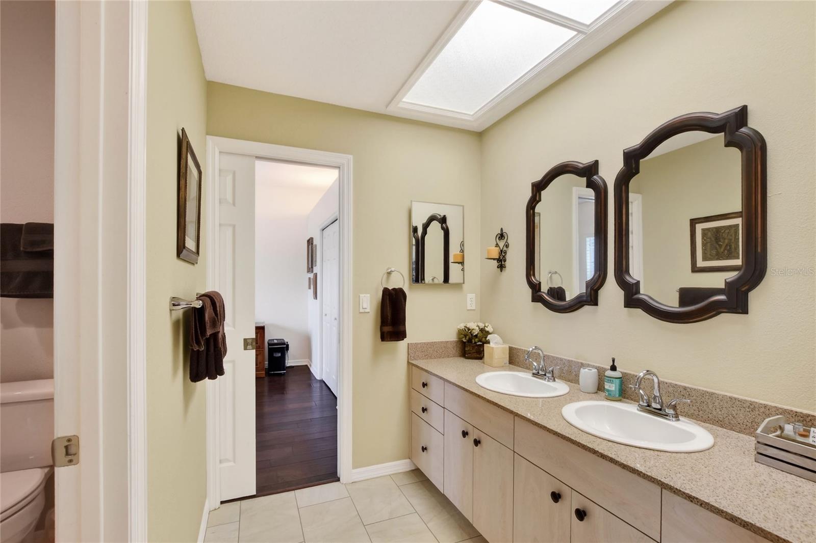 Image 35 of 76 For 858 Hanover Way